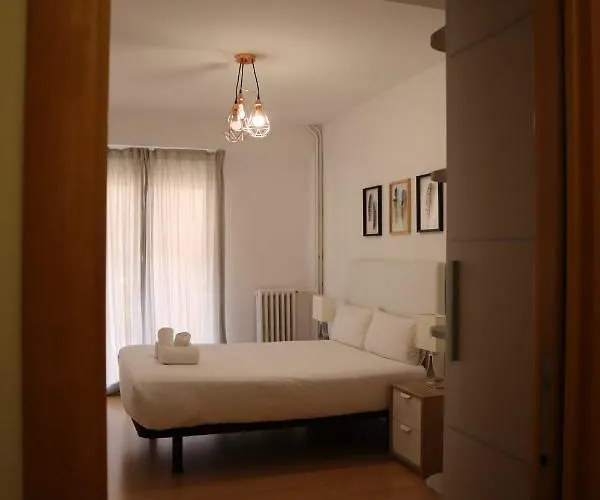 Az El Balcón De Atares Apartamento *